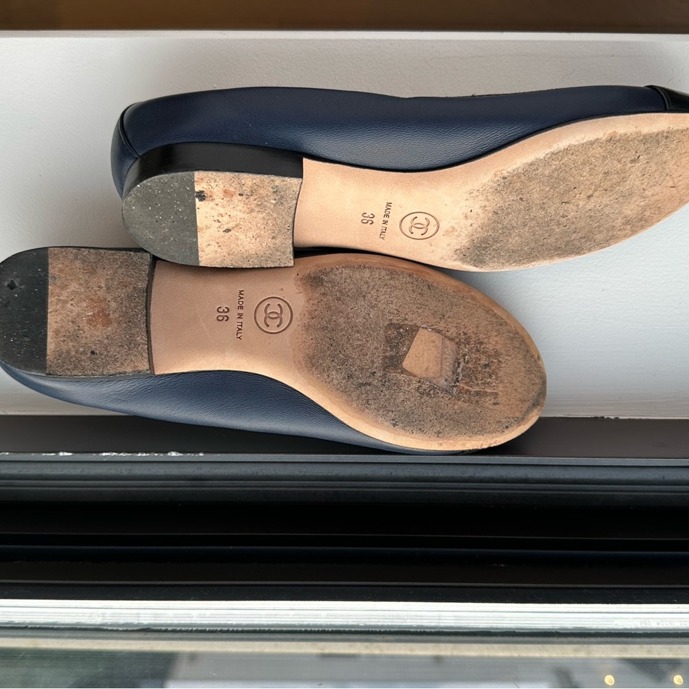 CHANEL Navy Leather Cap-Toe Ballet Flats with Black Toe - Picture 3 of 4